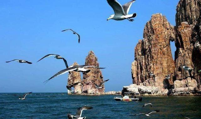 山东唯一的海岛县—长岛县，这里是“海上仙山”和“天然氧吧”