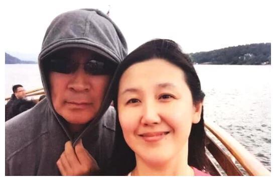 寇振海小21岁娇妻同框看不出年龄差 11岁儿子是全能童星