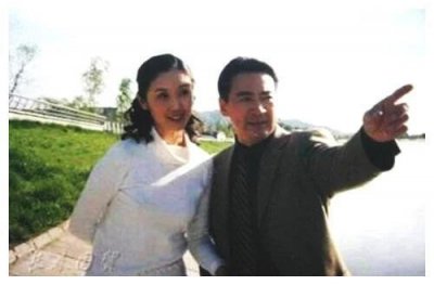 ​寇振海小21岁娇妻同框看不出年龄差 11岁儿子是全能童星