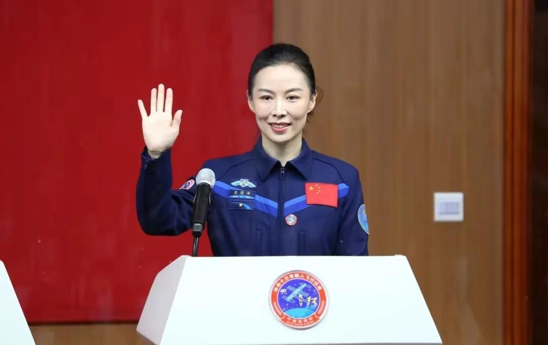 王亚平军衔是什么级别(王亚平现在的军衔)