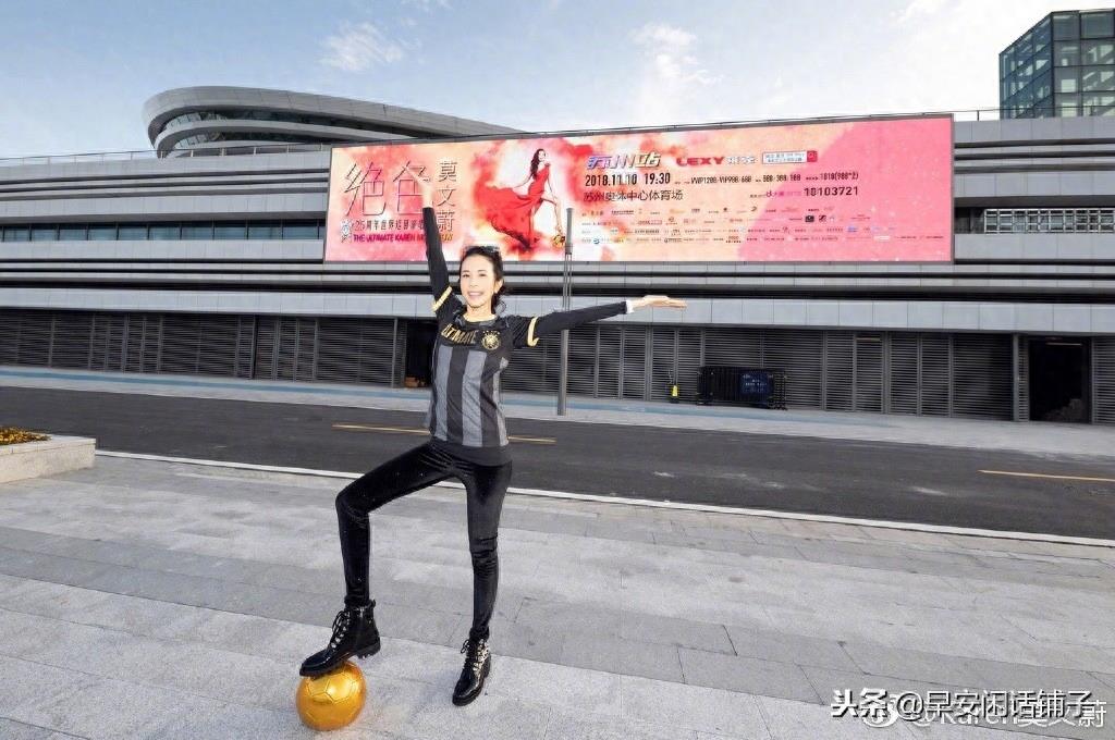 莫文蔚压轴金马奖演出,李安面前变身小迷妹