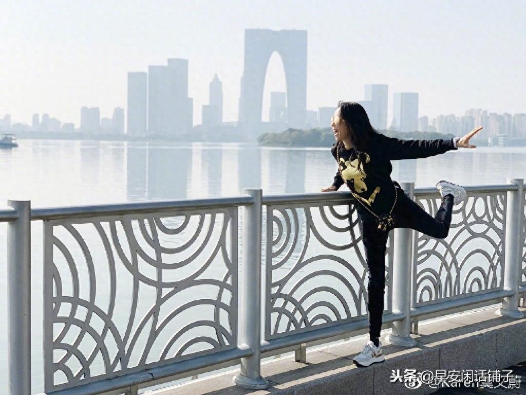 莫文蔚压轴金马奖演出,李安面前变身小迷妹