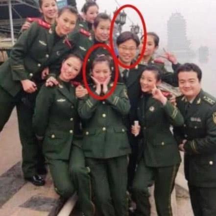 曾经的军艺班花,如今的花臂大佬,李诞女友黑尾酱实在太硬核