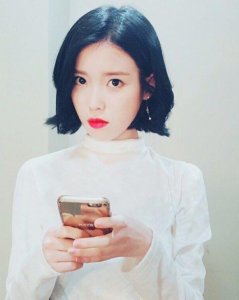 ​看完这一组全能女神IU的短发造型 网友：清纯国民妹妹无人替代