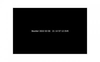 ​女生对男生忽冷忽热，男生该放弃吗？