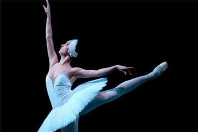 ​芭蕾舞怎么立脚尖 不要急于求成