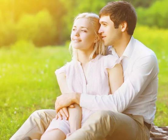 晚上睡觉时女朋友生气了怎么哄