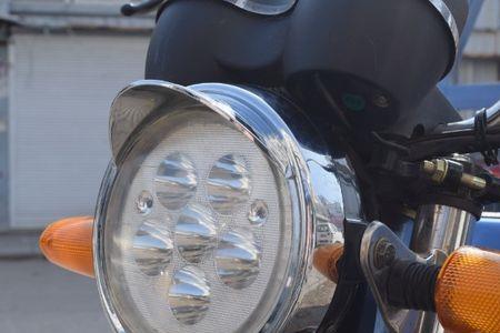 摩托车前大灯哪种最亮最好