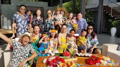 ​张智霖陈小春带家人出游，仿佛半个香港演艺圈都放假了