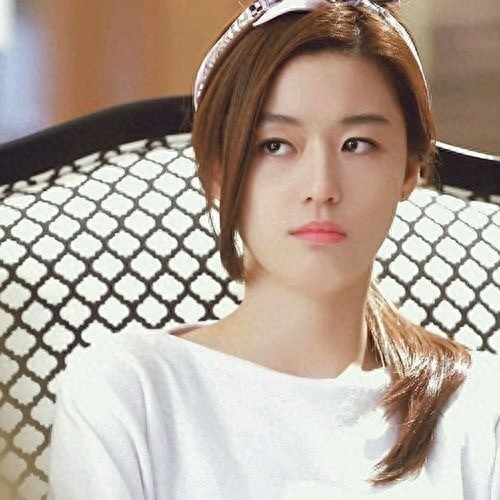 《来自星星的你》千颂伊各种靓照,你喜欢图几?