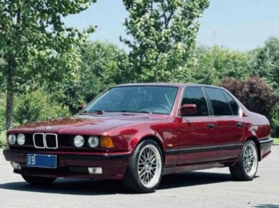 ​小伙晒出父亲1994年买的宝马728iL，目前21万公里，内饰一尘不染