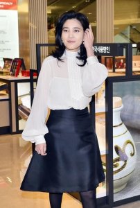 ​三星已故董事长之长女李富真的时尚风