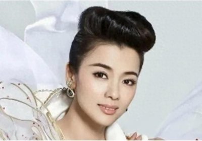 ​陈思思她是中国女高音歌唱家、国家一级演员、国务院特殊津贴。