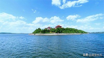 ​牡丹江镜泊湖风景太美了，宛如一幅山水画，一年四季风景不同变换