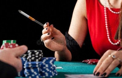 ​＂麻将馆背后：为何高收入者也难逃其诱惑？＂