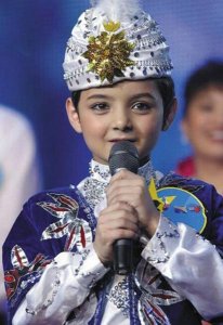 ​童星阿尔法近照曝光 头戴假发身材暴瘦