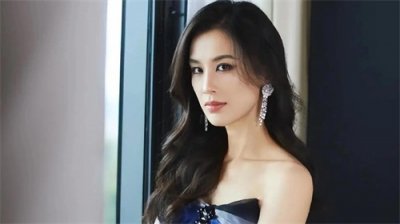 ​＂黄圣依：显赫家世背后的成长与成就＂