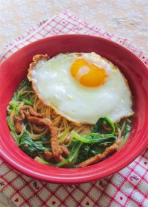 ​肉丝面：熟悉又朴素的家常面，两碗都吃不够