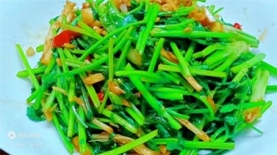 ​凉拌香菜，清香扑鼻。