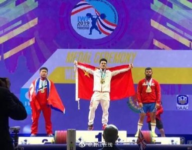 ​又两破世界纪录！石智勇举重世锦赛夺三金
