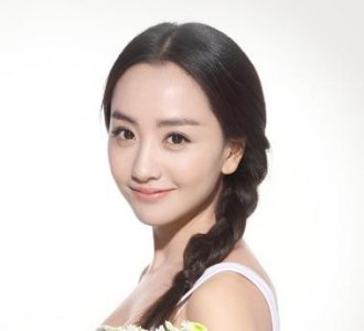 ​杨蓉新恋情曝光？和神秘男吃晚饭甜蜜互动，两人举止亲密疑已同居