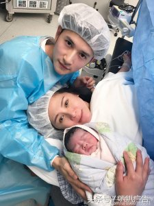 ​至上励合小美刘洲成女儿诞生，称自己此刻是最幸福的爸爸？